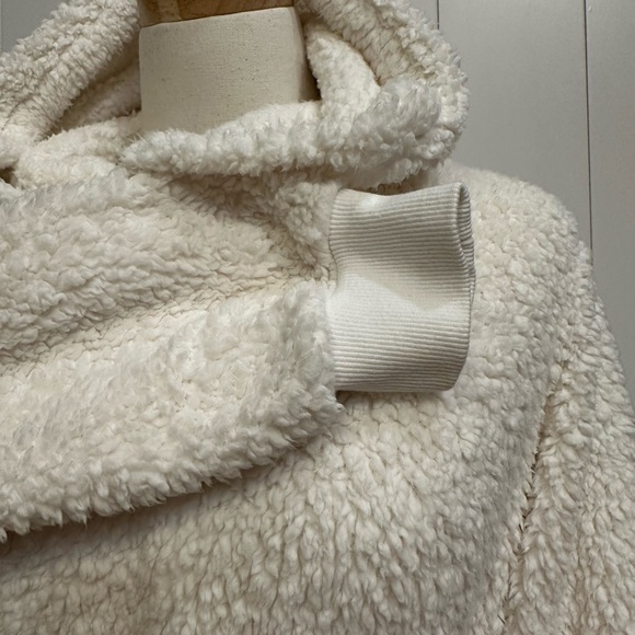 POTTERY BARN Luxury Coziest Sherpa Hooded Robe, Ivory — M — NWOT (online order) - Picture 6 of 10